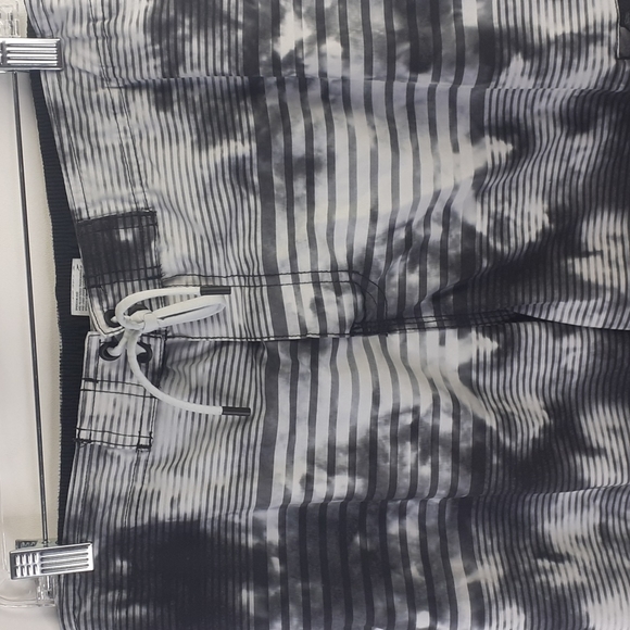 Speedo Men's Swim Trunks Size Medium - Picture 3 of 15